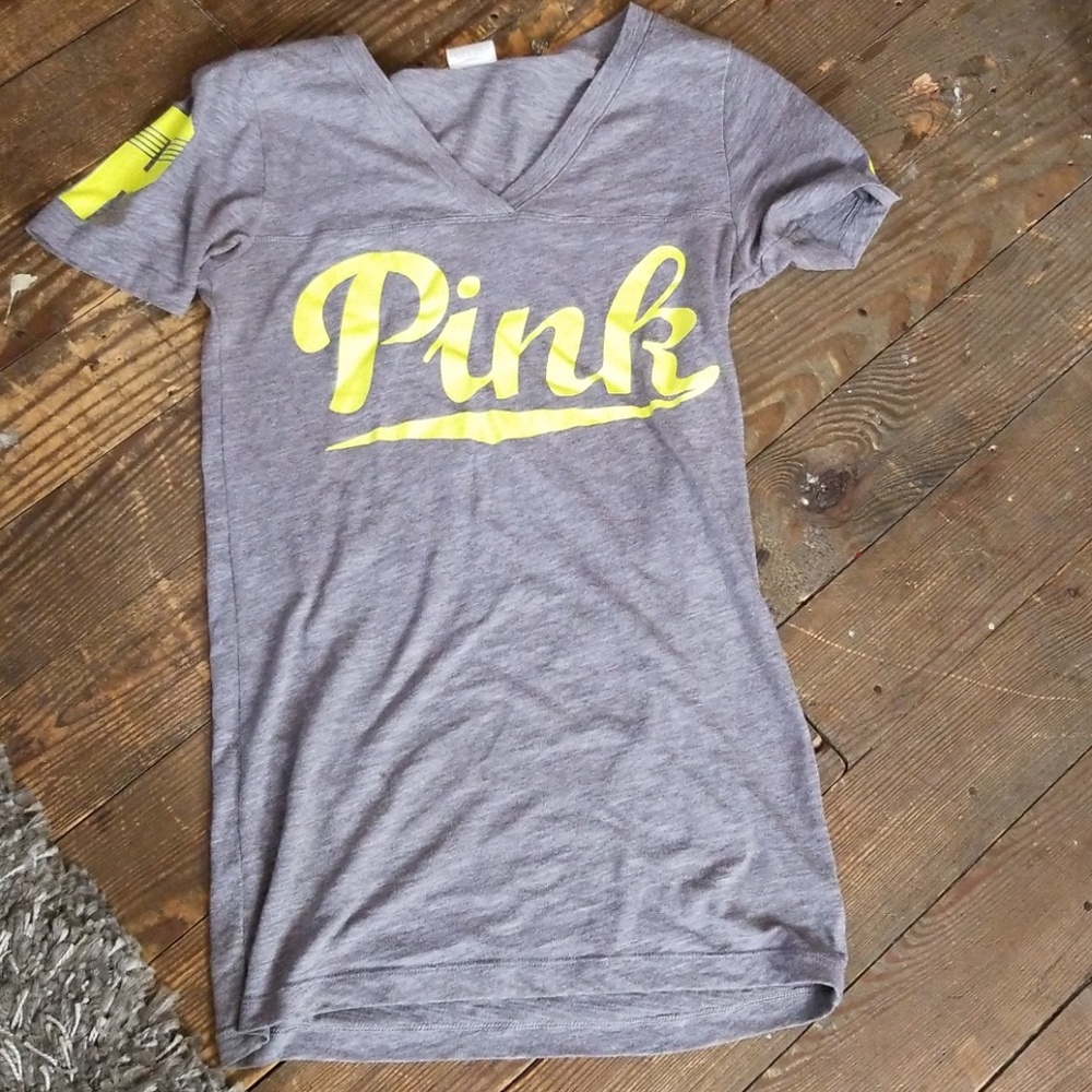 VS Pink T